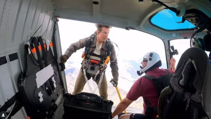 Brad Pitt, Tom Cruise ile aynı filmde oynama şartını açıkladı: Popomu böyle uçaktan sarkıtmayacağım