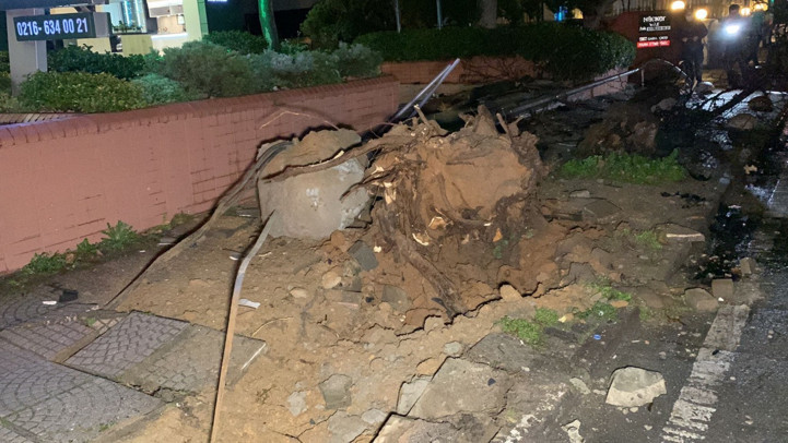 Caddebostan Sahil yolunda otomobil takla attı: 1 yaralı - Resim : 2