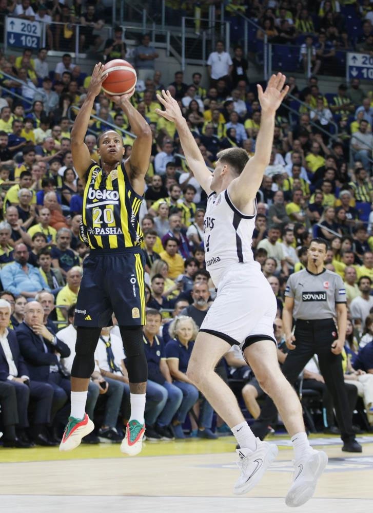 Beşiktaş karşısında kazanan Fenerbahçe final serisinde 2-0 öne geçti