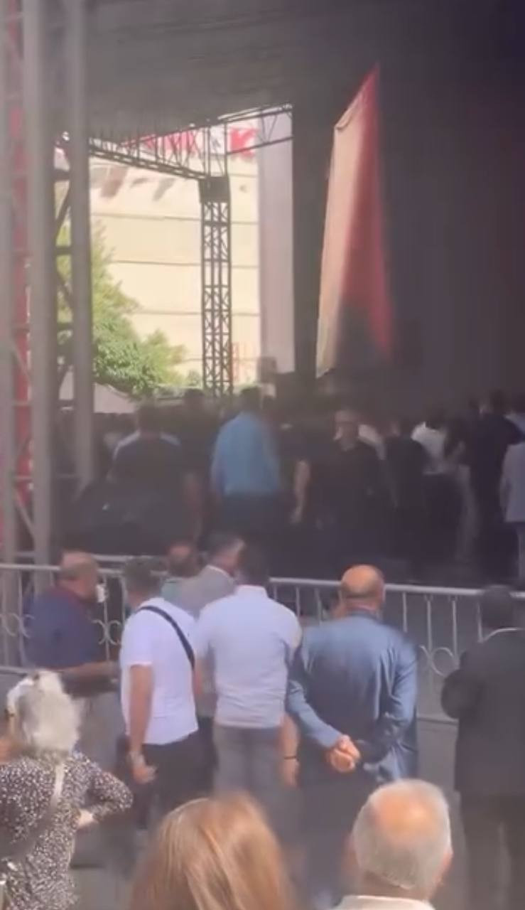 CHP'nin Esenyurt kongresinde tekmeli yumruklu arbede! O sözler ortalığı birbirine kattı - Resim : 3