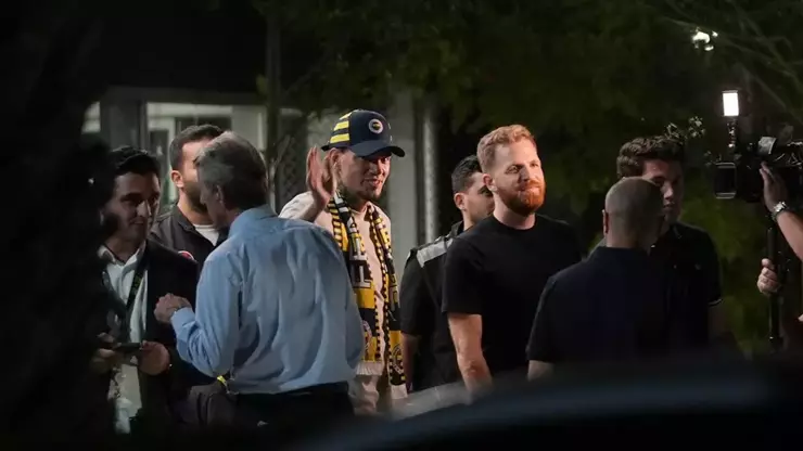 Fenerbahçe KAP'a bildirdi! O isim imza için İstanbul'a geldi!