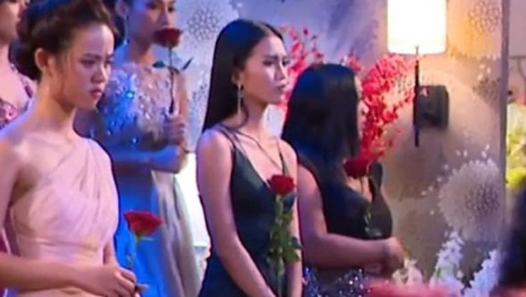 Erkek adaylardan vazgeçtiler, birbirlerine aşık oldular