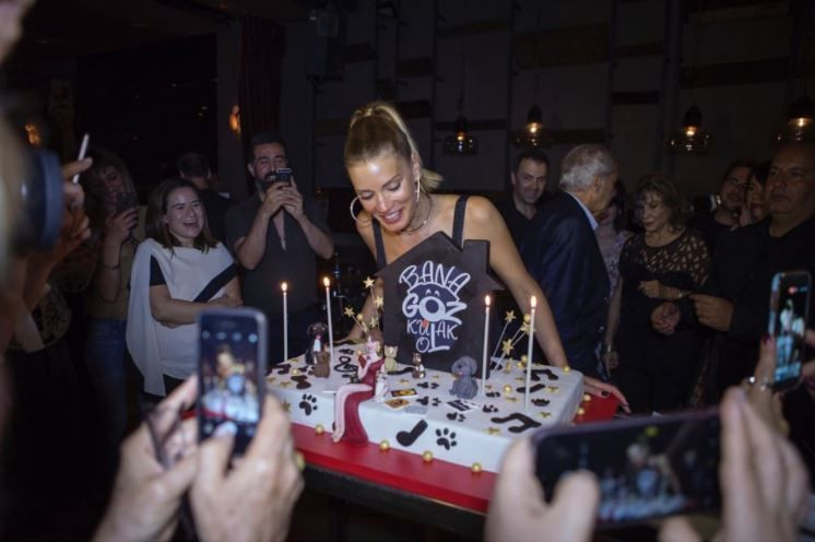 Doğum gününde hediye değil, bağış istedi!