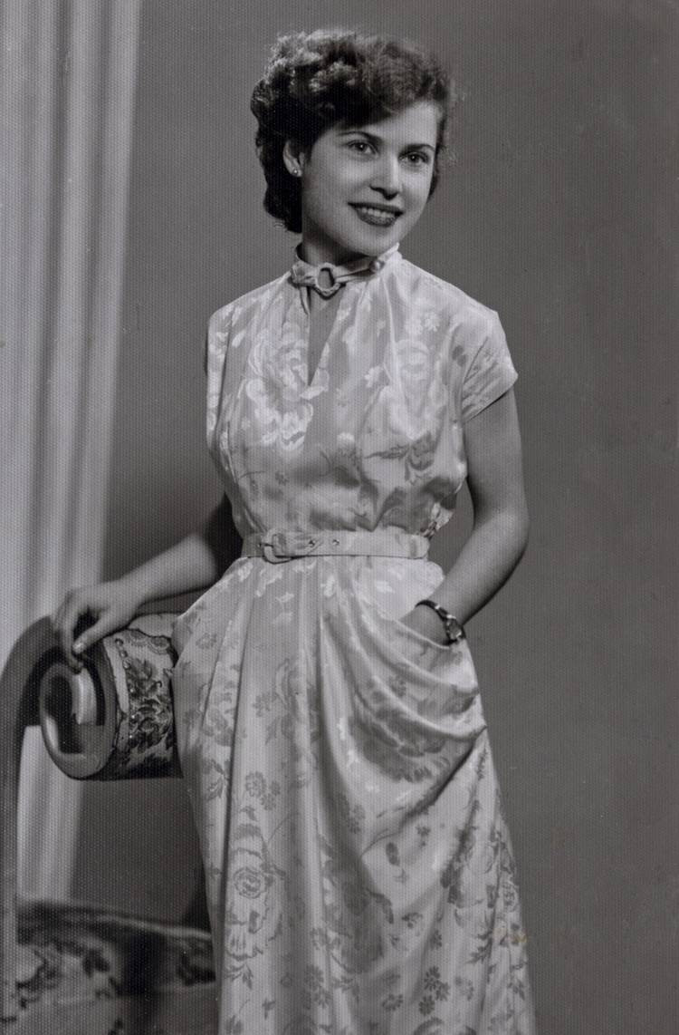 Türk edebiyatının "Mona Roza"sı  Muazzez Akkaya Giray vefat etti