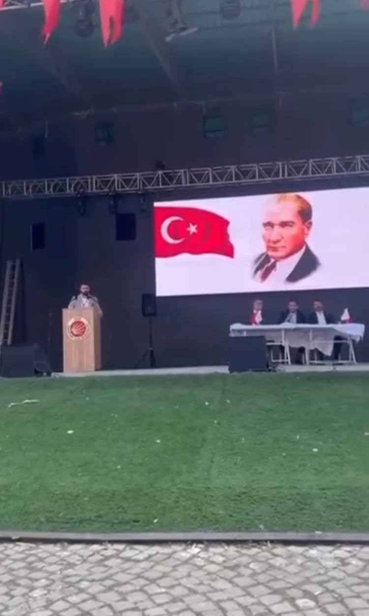 CHP'nin Esenyurt kongresinde tekmeli yumruklu arbede! O sözler ortalığı birbirine kattı