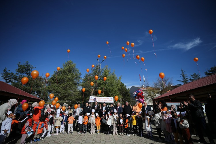 Karabük'te minik yürekler gökyüzüne umut bıraktı: Lösemi hastalarına balonlu farkındalık - Resim : 2
