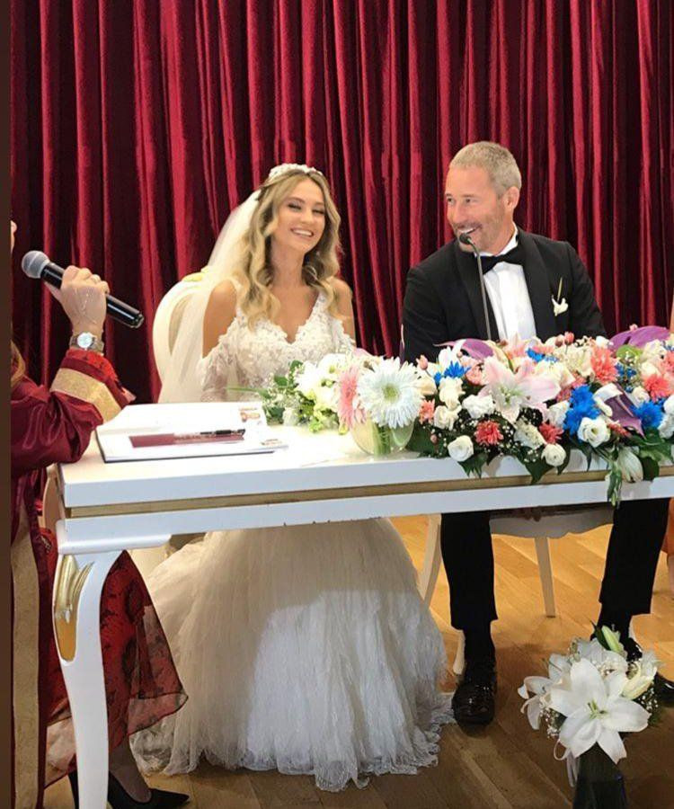 Ünlü oyuncu dünyaevine girdi - Resim : 2