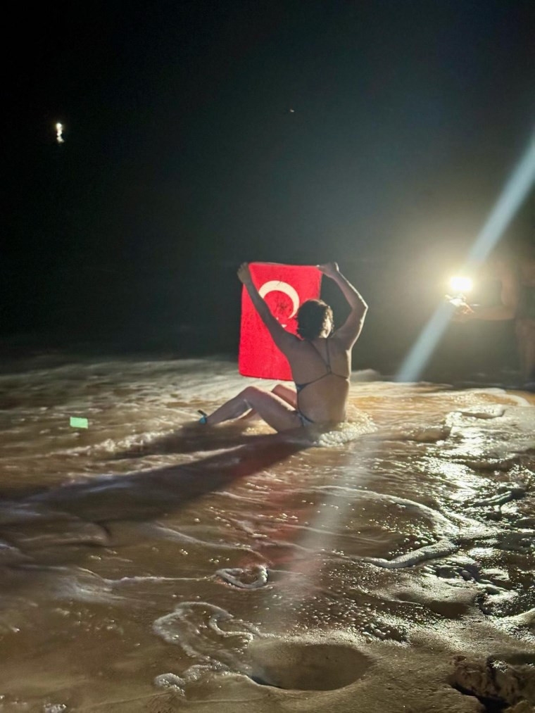 Aysu Türkoğlu tarih yazdı! Kaiwi Kanalı'nı geçen en genç Türk...