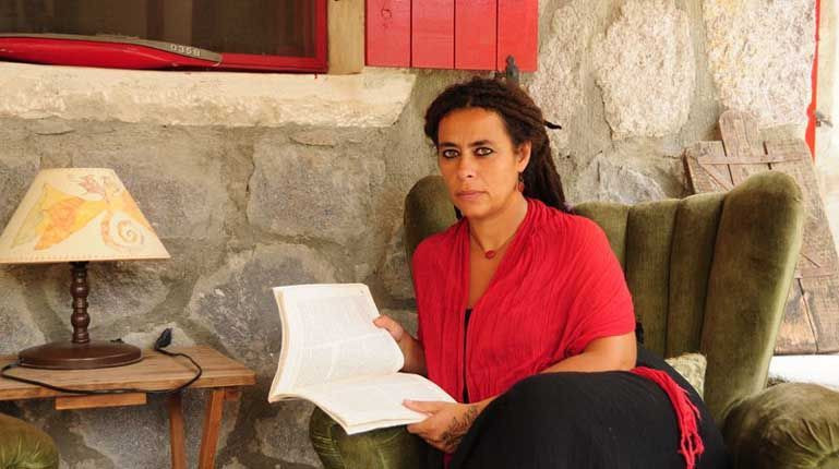 15 tanınmış yazardan 15 diktatörlük öyküsü! 'Güçoburlar'ın yazarları, tanıtım lansmanında buluştu! - Resim : 7