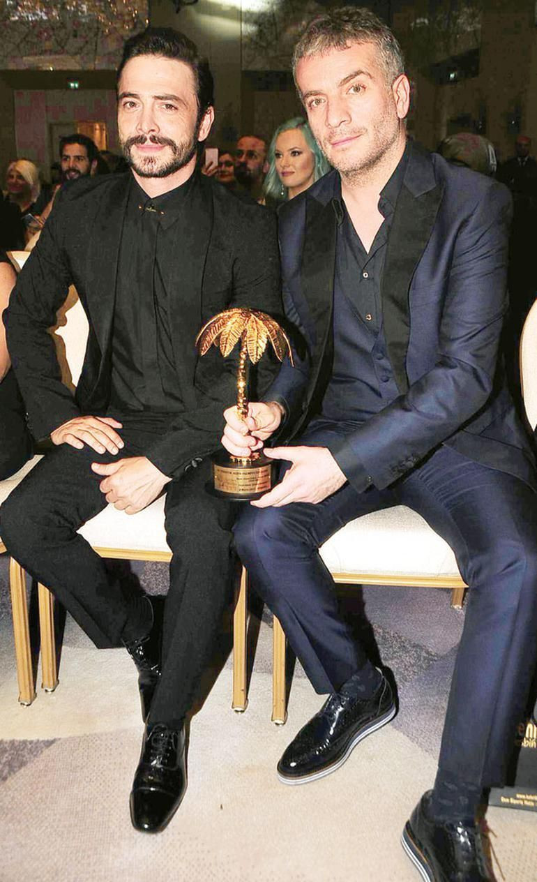 Ahmet Kural eski nişanlısıyla pişti oldu