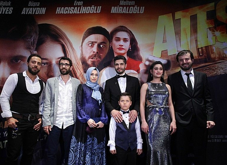 Ünlü oyuncu tesettüre girdi