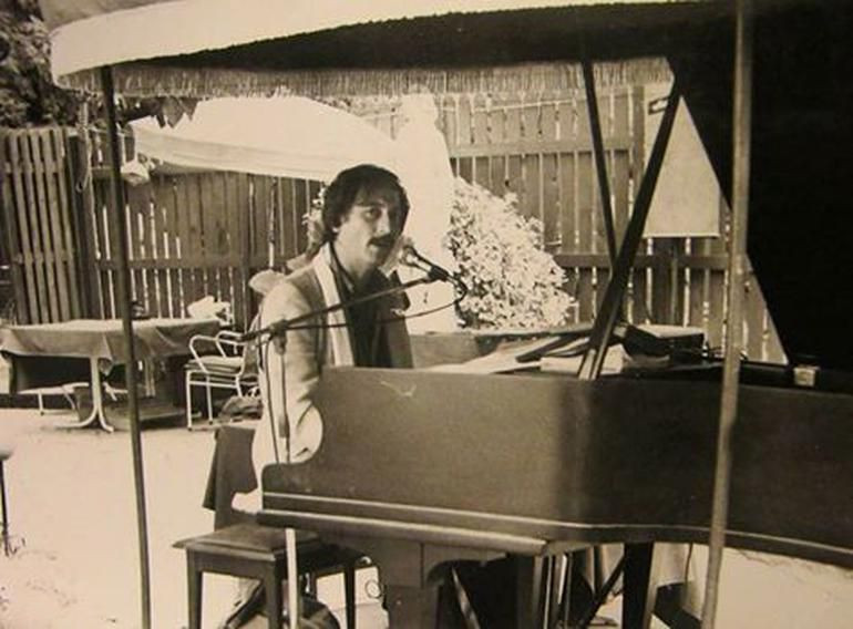 Ünlü müzisyen hayatını kaybetti!