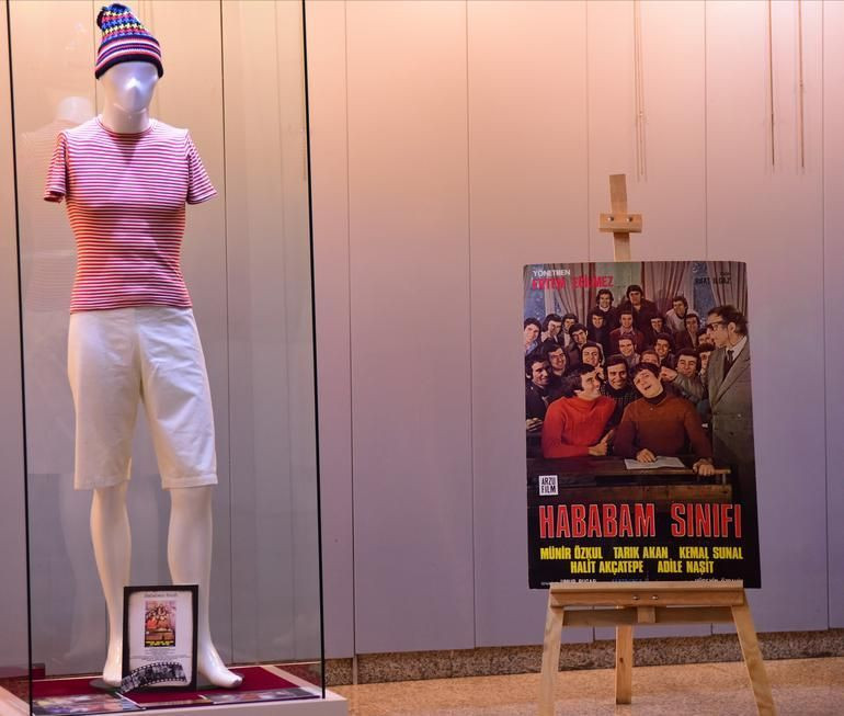 Kemal Sunal'ın eşi Gül Sunal gözyaşlarına boğuldu...