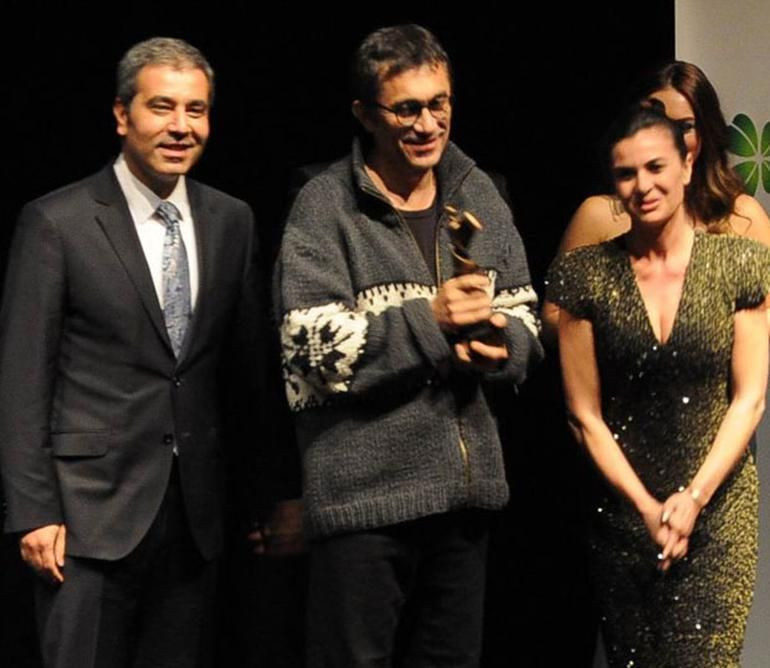 Altın Portakal'da kıyafet tartışması sosyal medyayı ikiye böldü!