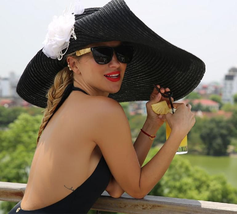 Burcu Esmersoy'dan Vietnam pozları