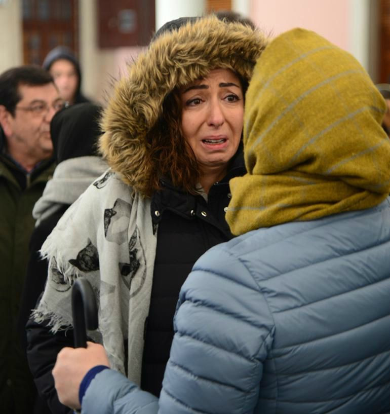 Ünlü sanatçı Ayşe Selen, son yolculuğuna uğurlandı