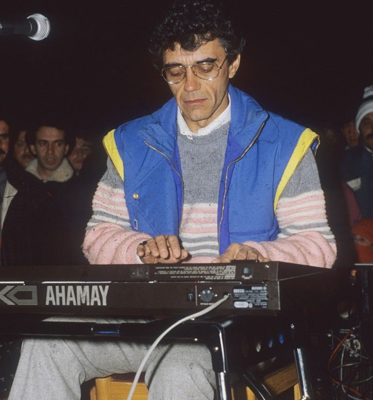 Türk müziğinin acı kaybı... Attila Özdemiroğlu yaşamını yitirdi - Resim : 2