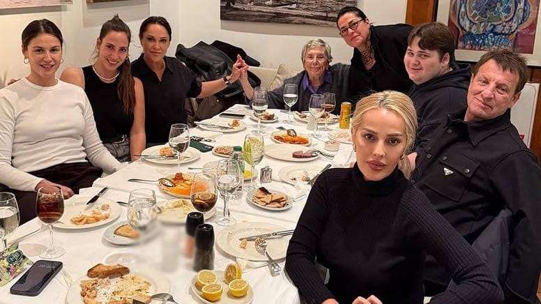 Manyak mısın oğlum? Her şeyin bir haddi var! Hülya Avşar, muhabirlerin o sorusuna ateş püskürdü