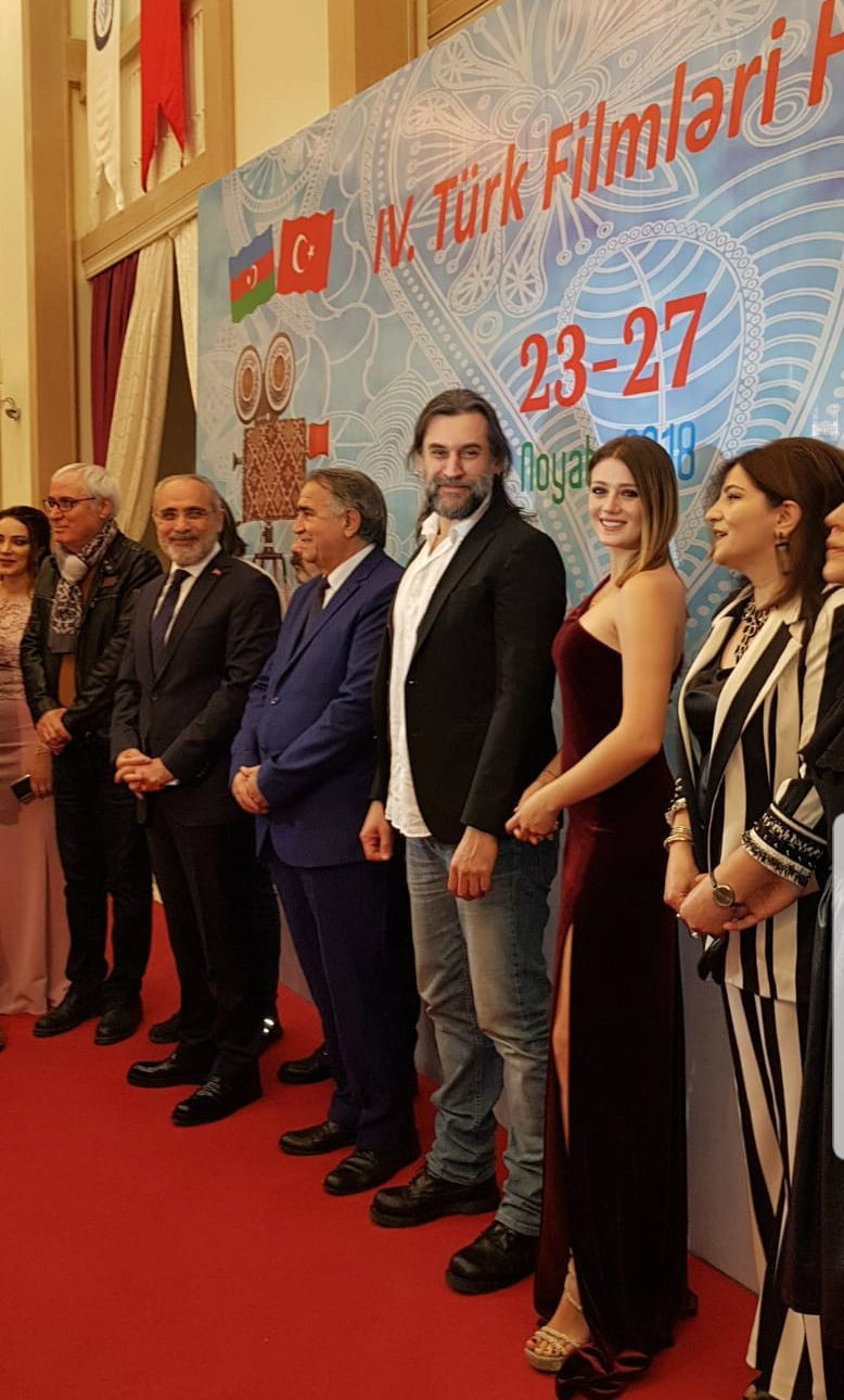 Gizem Karaca Bakü'de ödül aldı - Resim : 2