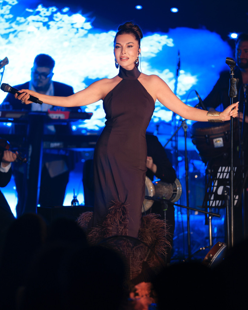 Kayseri'de unutulmaz konser! Ebru Yaşar, zarafeti ve enerjisiyle mest etti