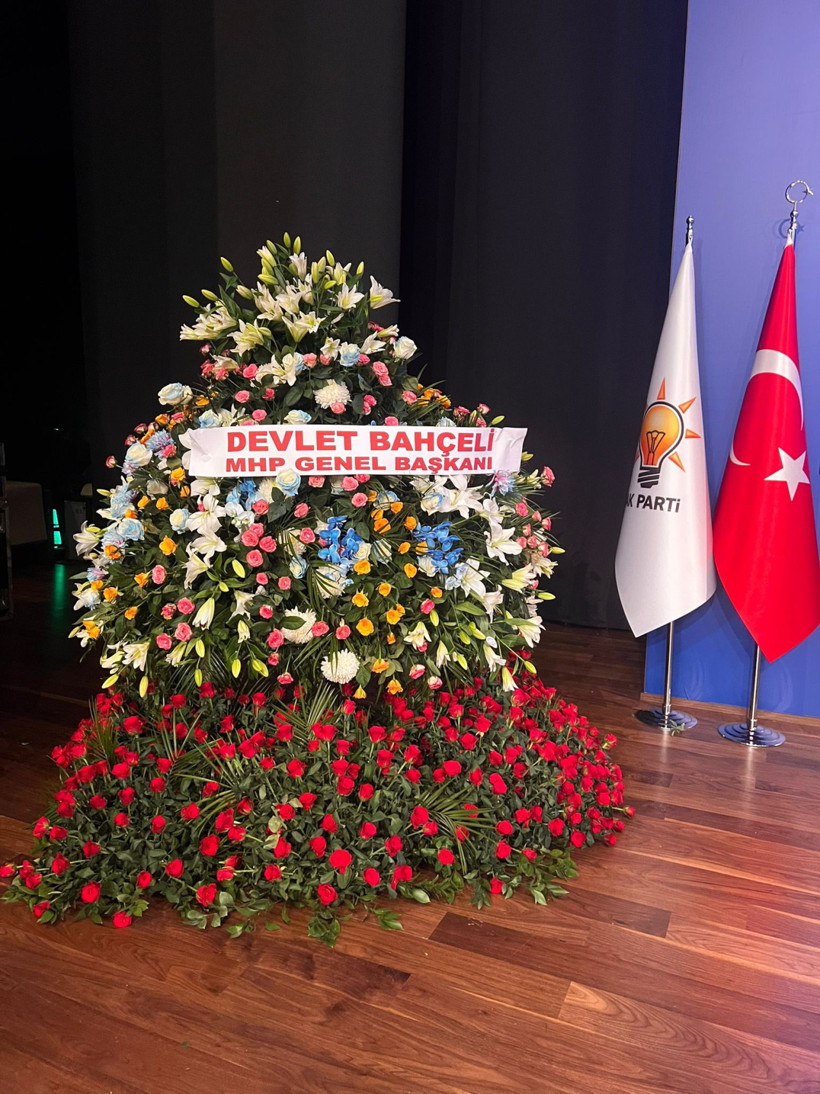 Devlet Bahçeli'den AK Parti'nin 24'üncü kuruluş yıl dönümü için 1071 kırmızı gül