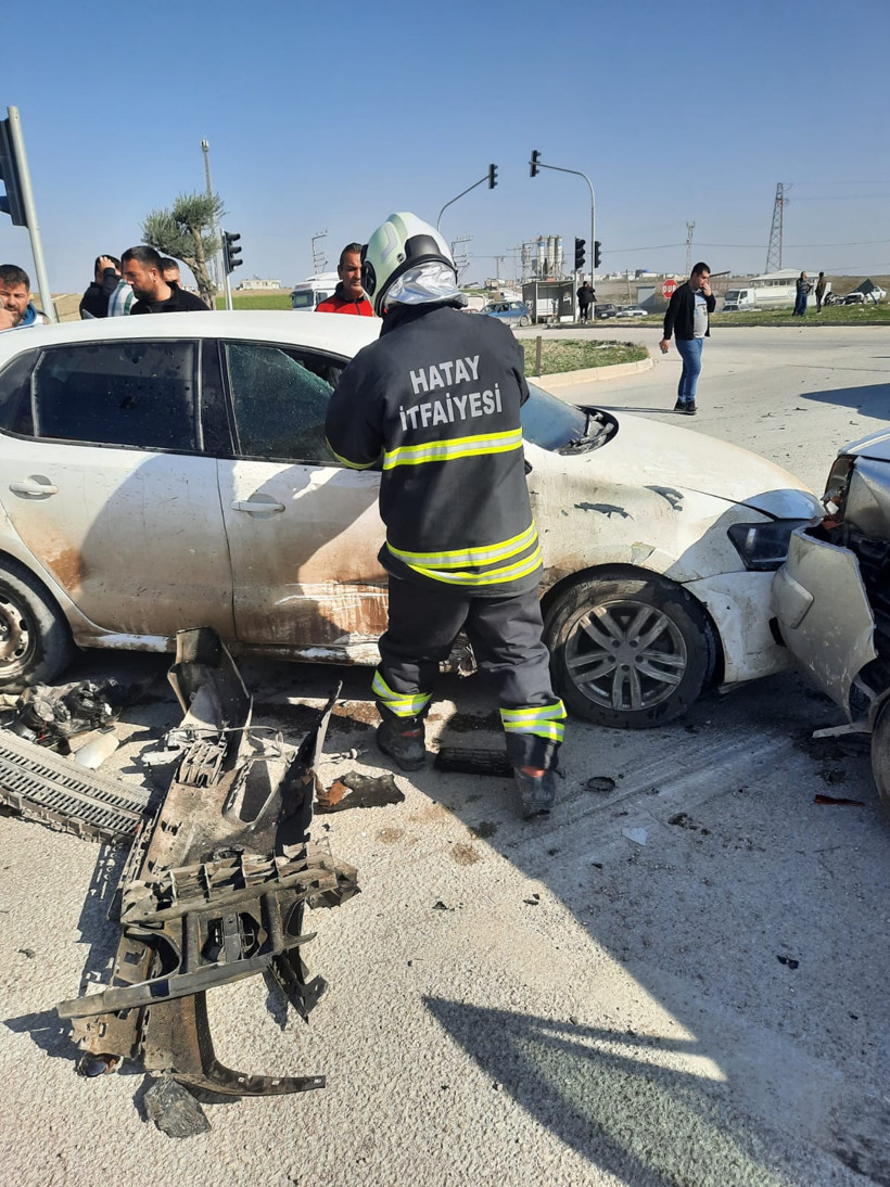 Hatay'da feci kaza! Çok sayıda yaralı var - Resim : 3