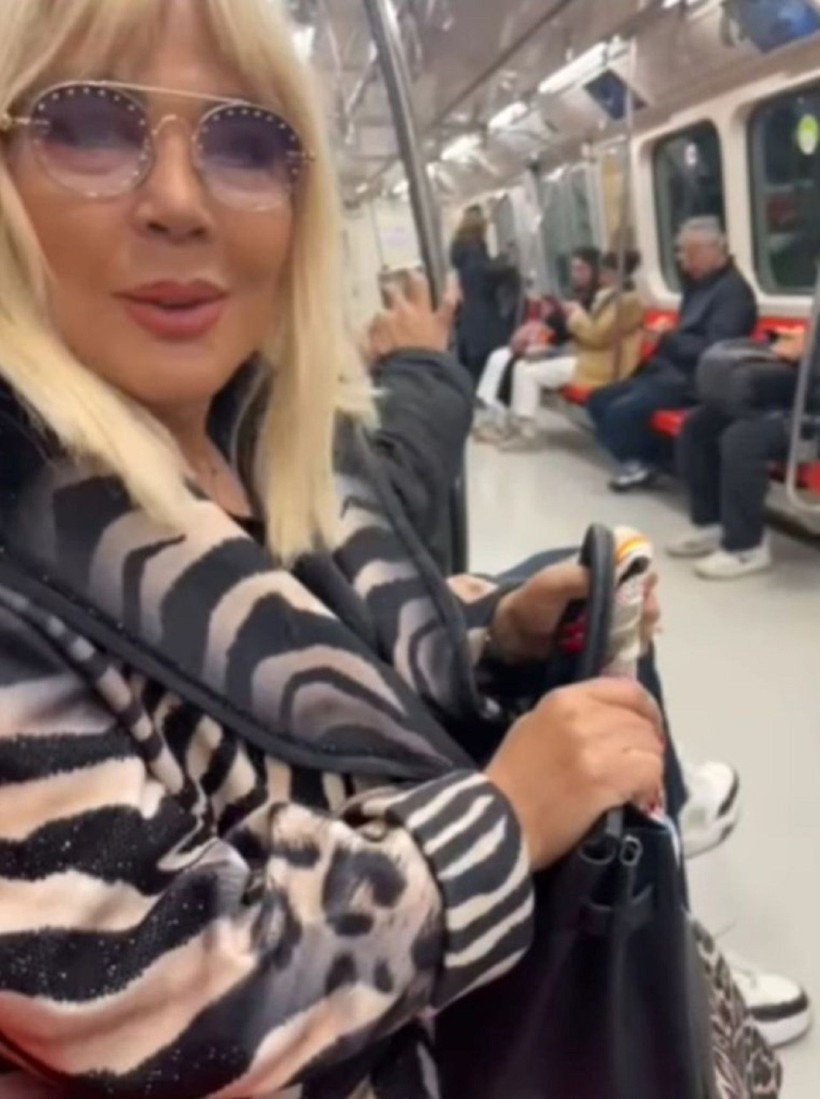 Safiye Soyman metroya bindi: Ben sizden biriyim
