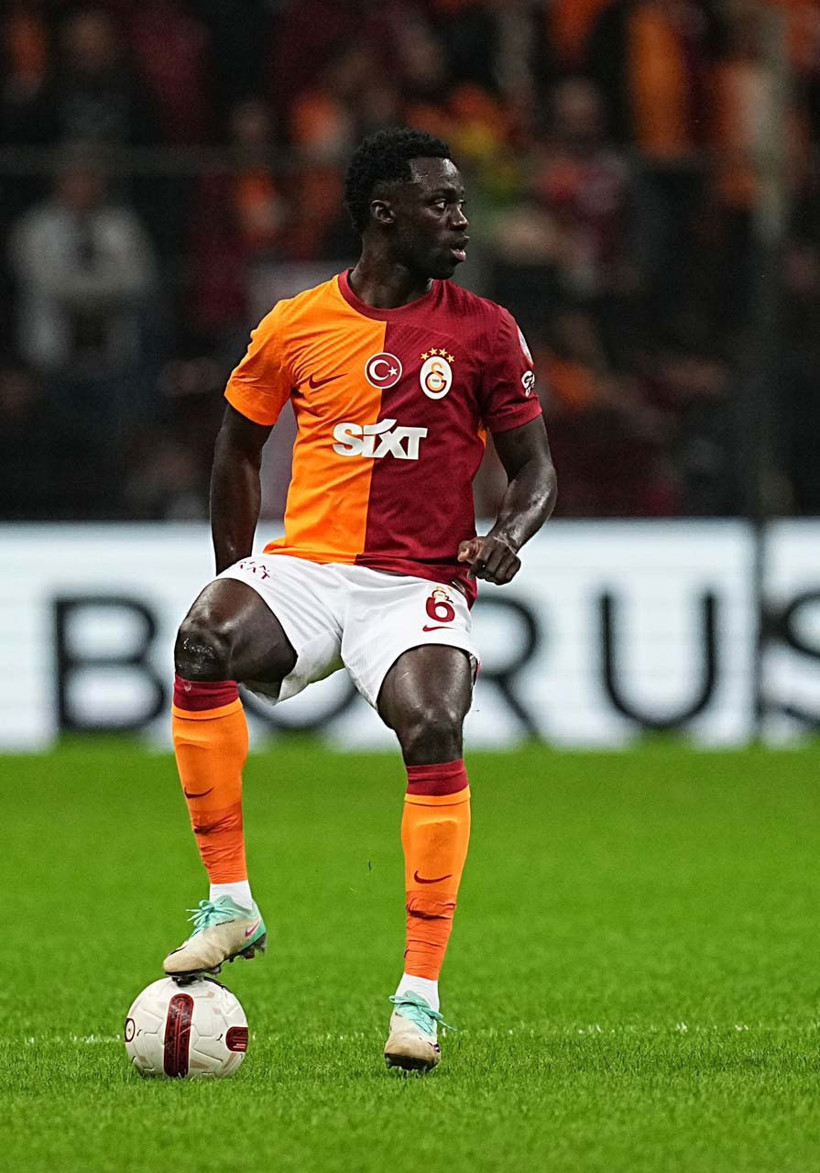 Galatasaray'dan flaş karar! Yıldız futbolcunun ayrılığına izin yok!