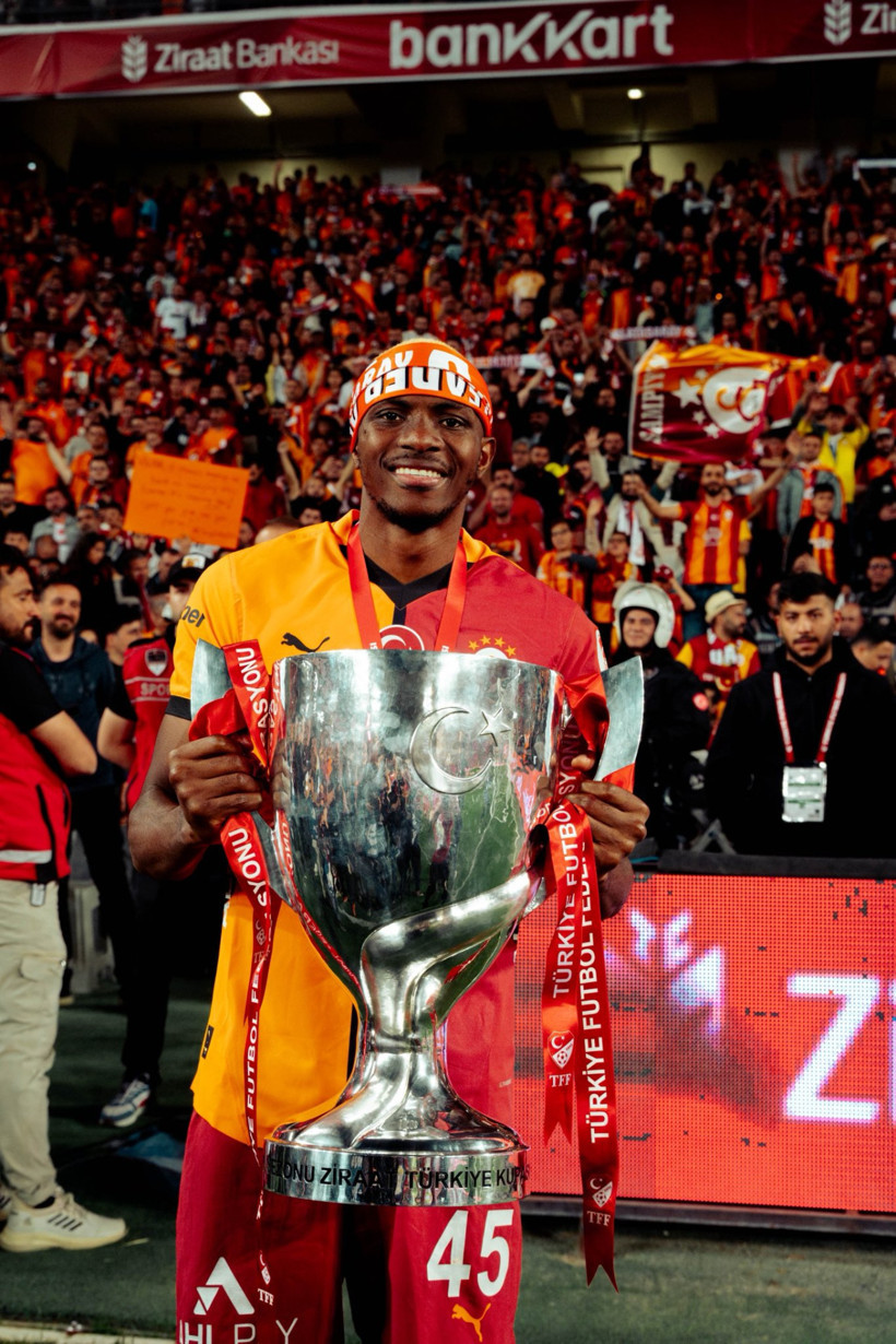 Galatasaray, Osimhen'in transferi için bastırıyor! Çılgın teklif ortaya çıktı!