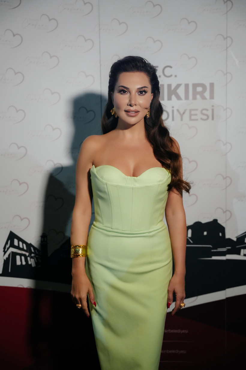 Ebru Yaşar Çankırı’yı salladı! Ilgaz Eteklerinde muhteşem konser: Kaya tuzundan mikrofon sürprizi