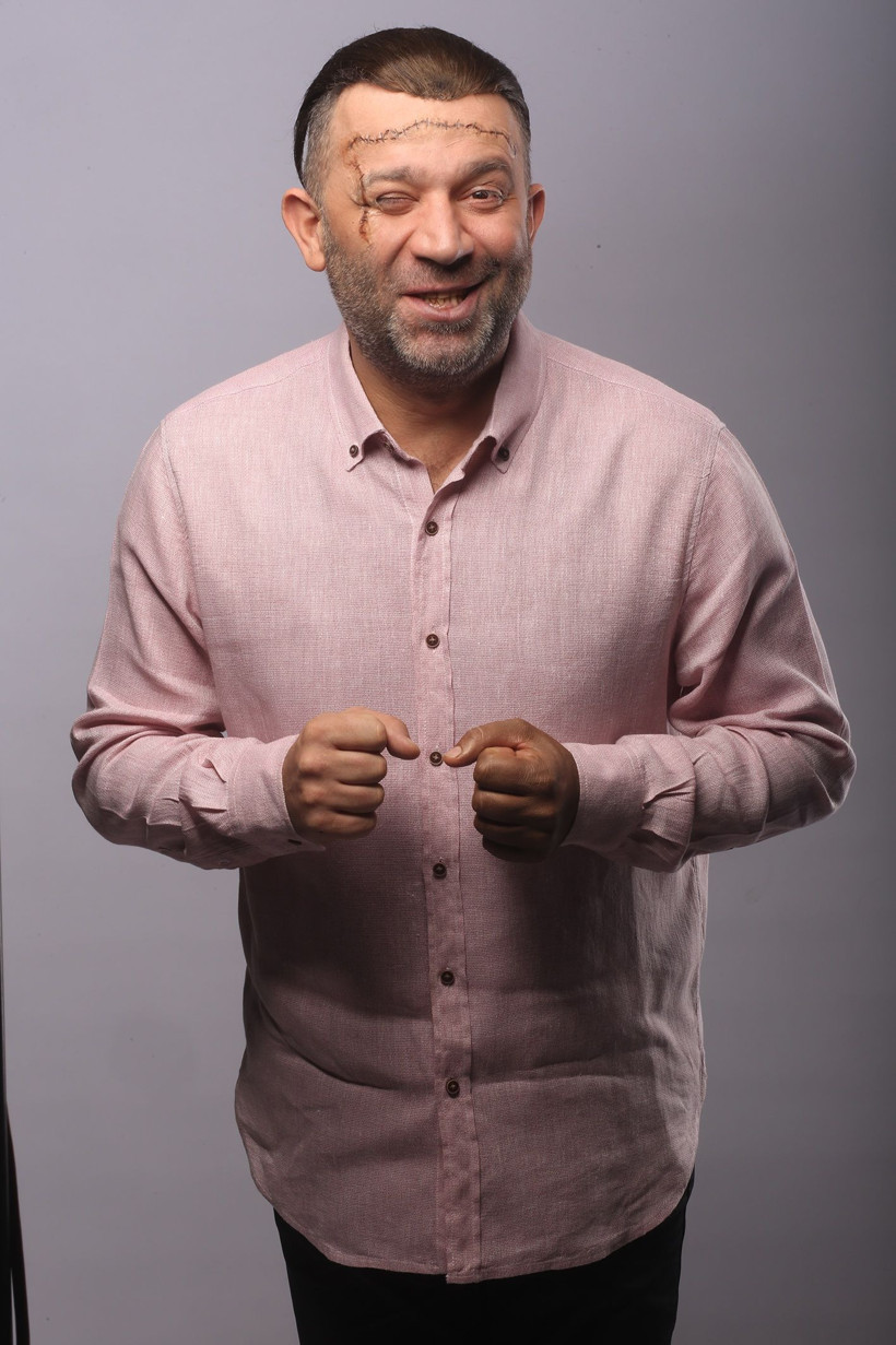 Şevket Çoruh 'Canavar Gibi'nin afiş çekimleri için objektiflere poz verdi!