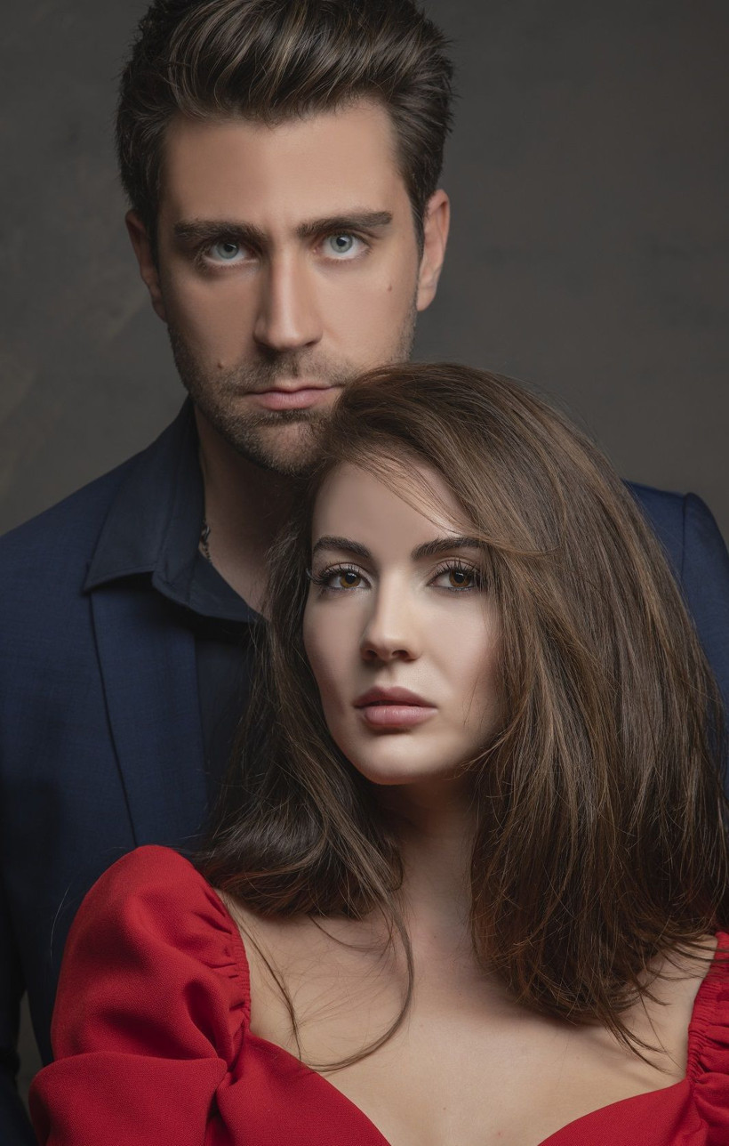 Ekranın romantik çiftinden 'Afili' pozlar!