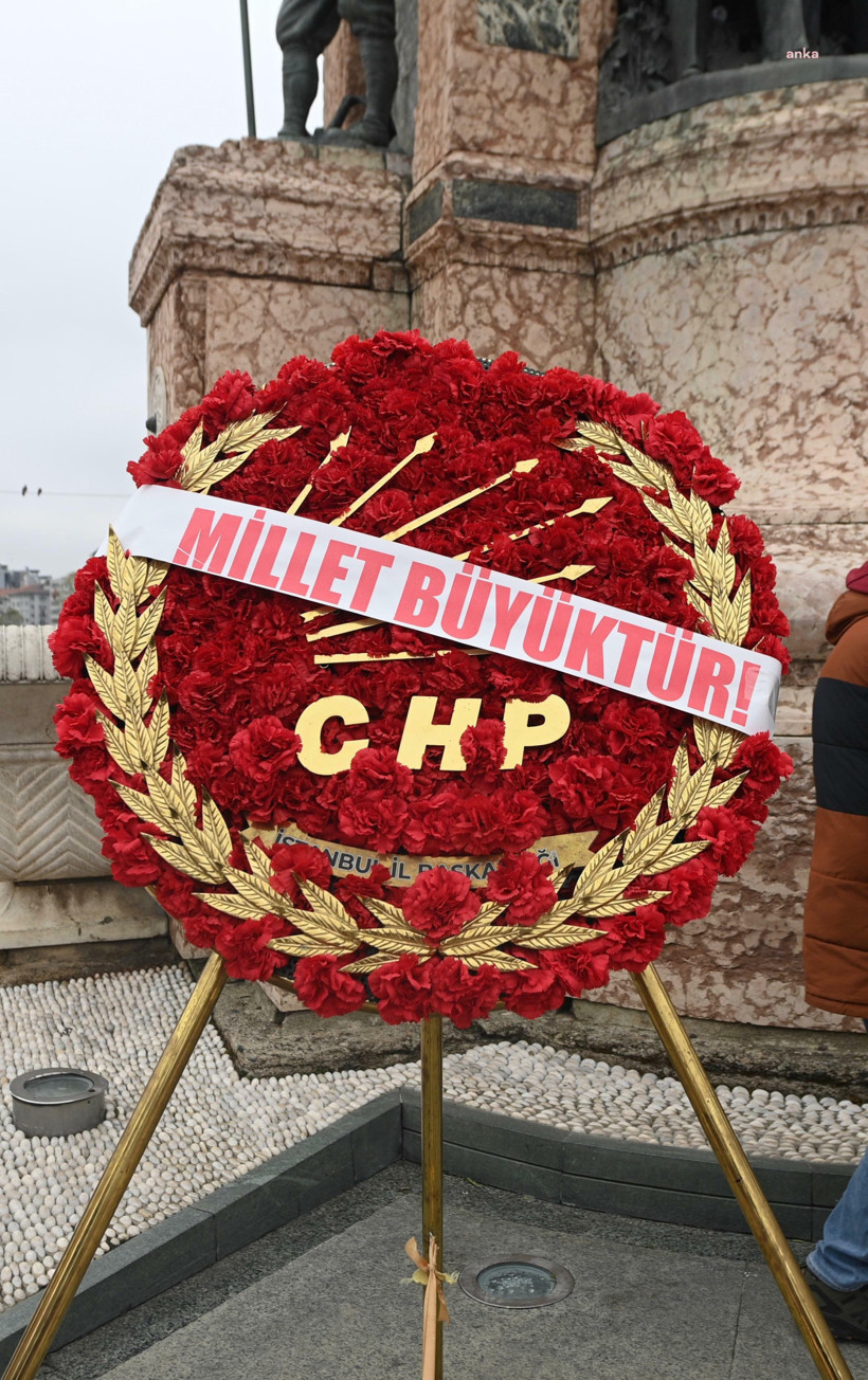CHP'den Taksim Anıtı'na dikkat çeken çelenk!