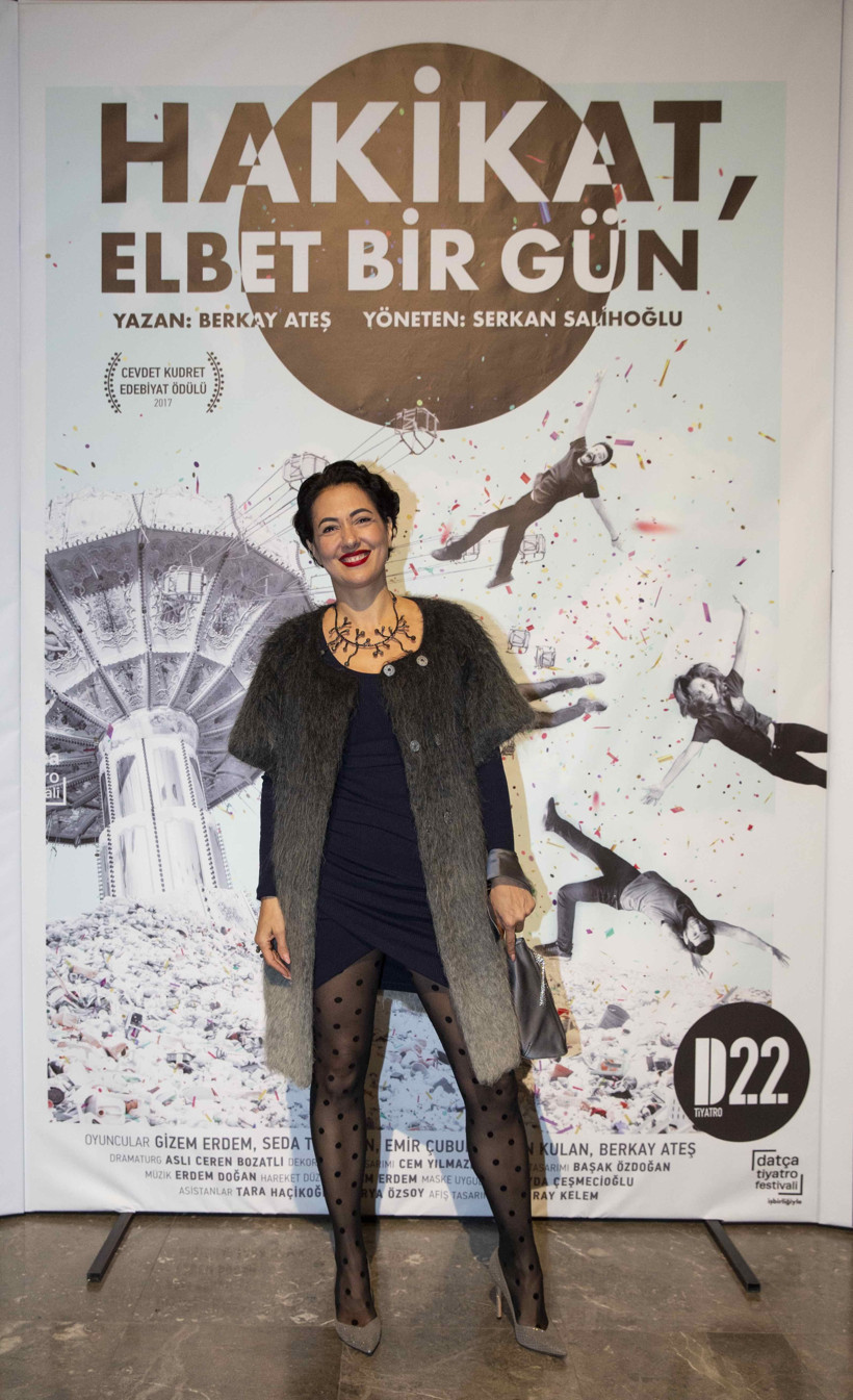 'Hakikat, Elbet Bir Gün' oyununun galası gerçekleşti! - Resim : 3