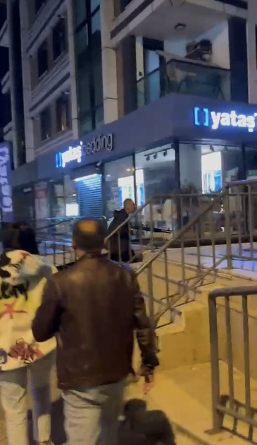 Maltepe'de dehşet! Kuaför salonuna pompalı tüfekle ateş açtı - Resim : 3
