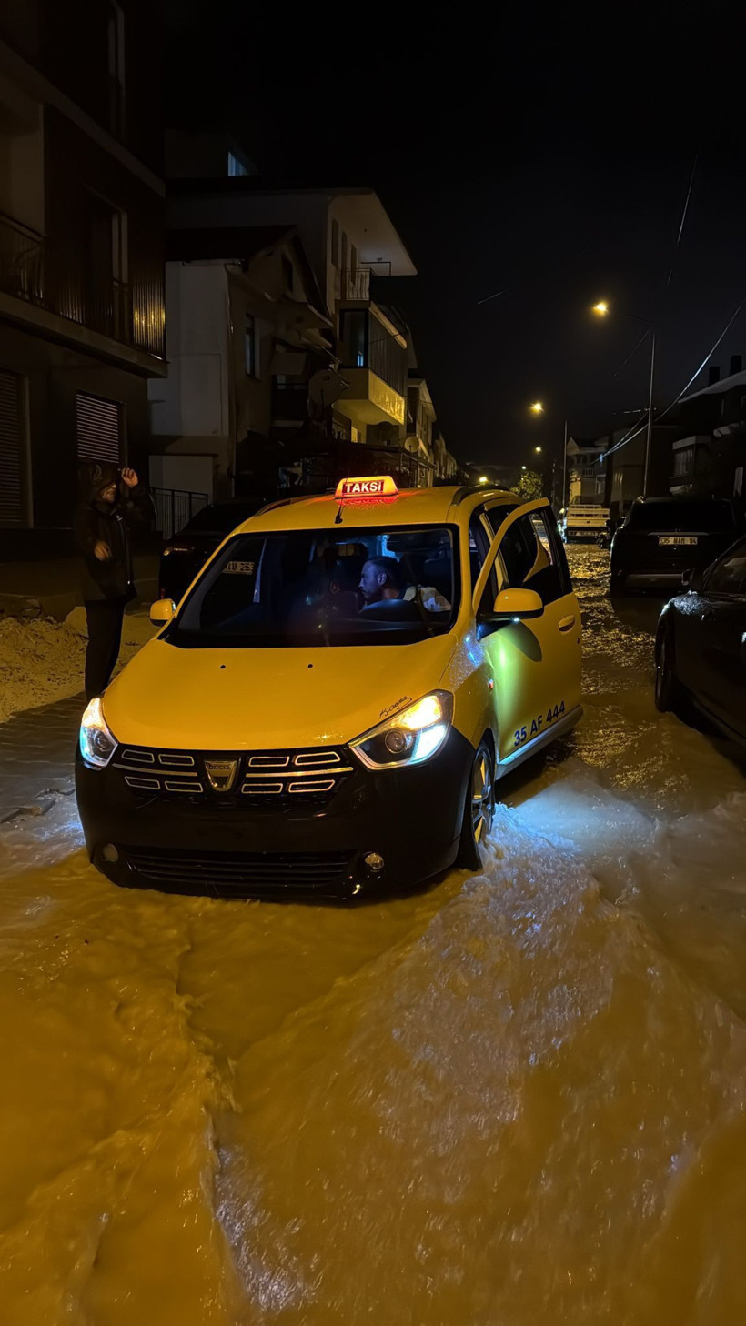 Sağanak, hayatı felç etti! - Resim : 2