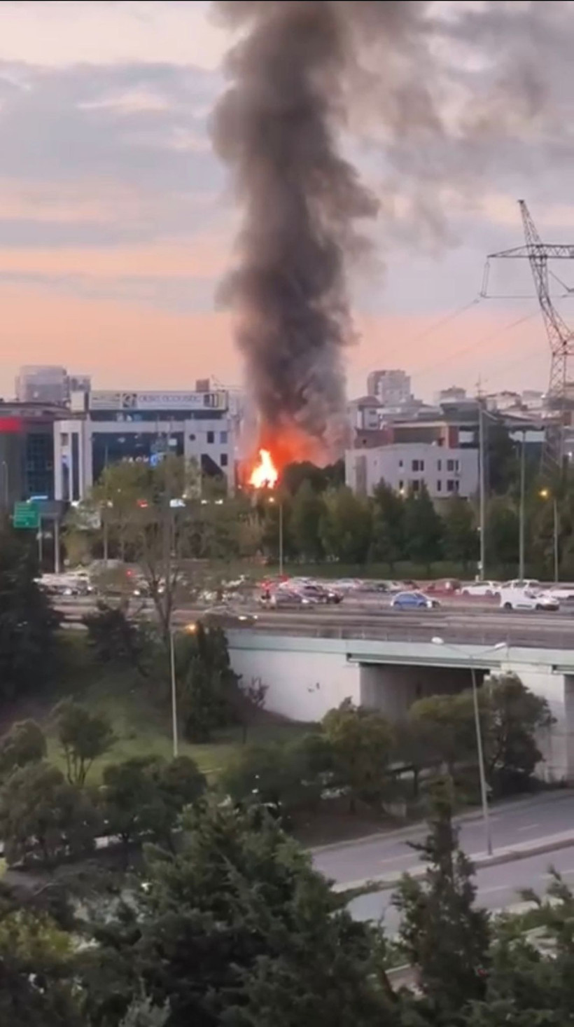 Ümraniye’de mobilya imalathanesinde korkutan yangın!