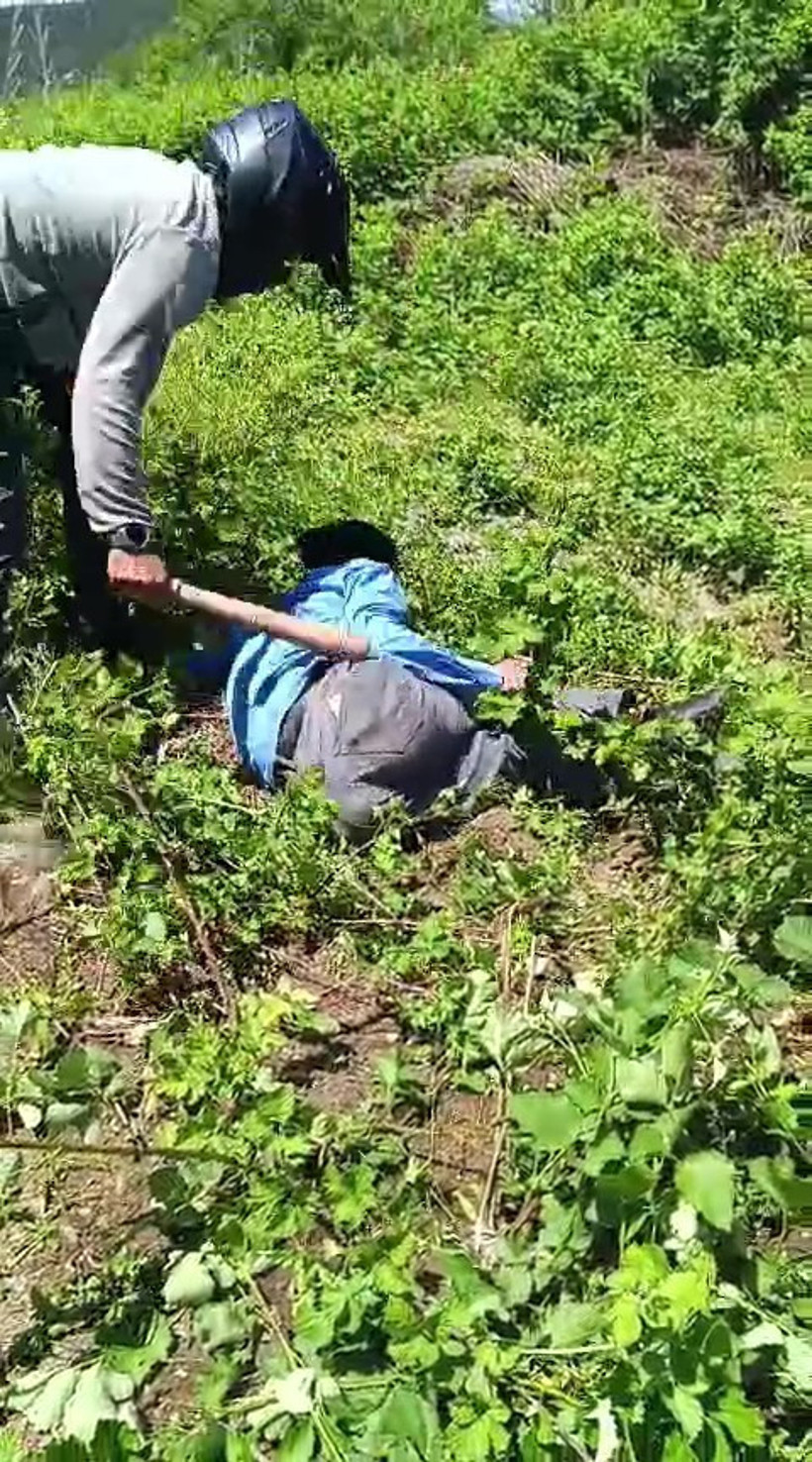 Adana'da dayak dehşeti! Gençleri öldüresiye dövdü: Kurban olayım yapma