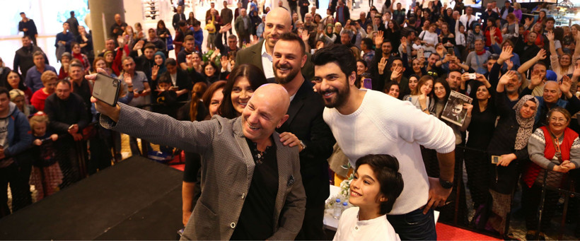 İzmir'de Engin Akyürek izdihamı!