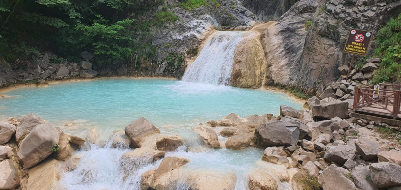 Giresun’da endişelendiren görüntü! Sodalı Mavi Göl çamura döndü - Resim : 2