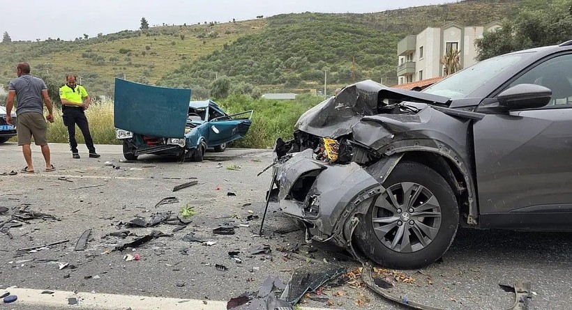 Ünlü oyuncu Şerif Sezer trafik kazası geçirdi! Aracı hurdaya döndü