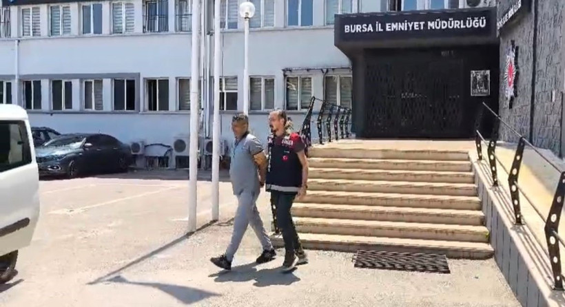 Bursa'da akılalmaz olay! Kendisini kaymakam olarak tanıttı! Sahte tören bile düzenledi!