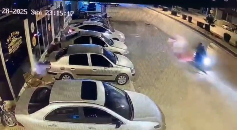 Adana'da iş yerine silahlı baskın! O anlar kamerada