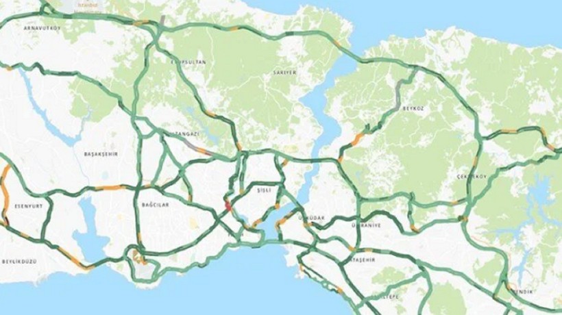 İstanbul'da trafiğe kar etkisi! Yollar bomboş kaldı. Yoğunluk sabah saatlerin yüzde 30 olarak ölçüldü