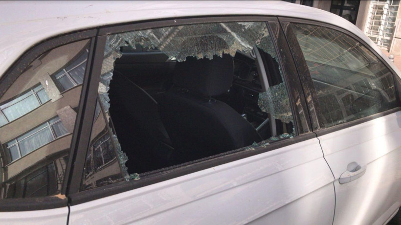 Ünlü oyuncunun evinin otoparkındaki aracı soyuldu, 30 bin TL'lik saati gitti!