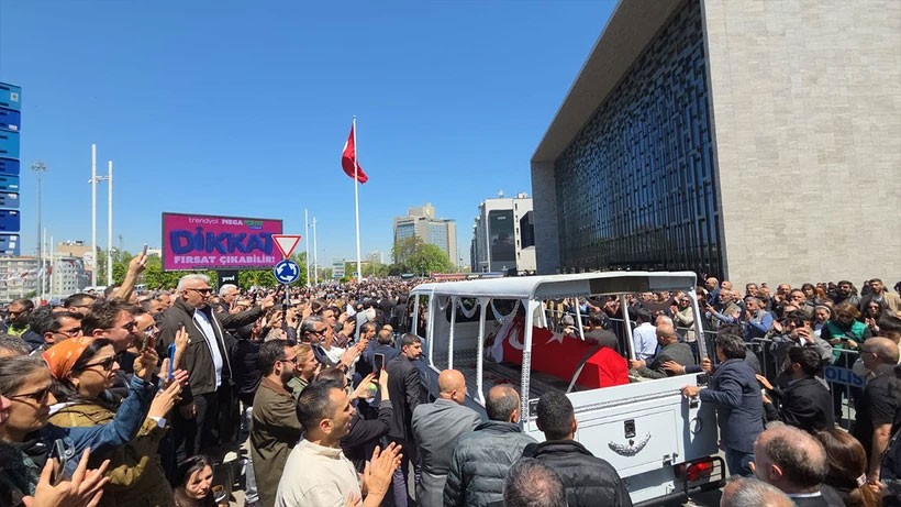 Meclisin nüktedan yüzü Sırrı Süreyya Önder'e son veda! Gözyaşları sel oldu - Resim : 7