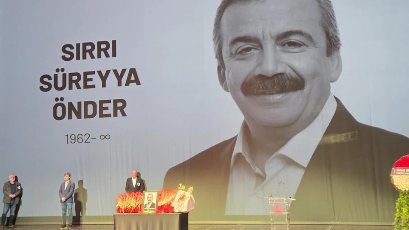 Meclisin nüktedan yüzü Sırrı Süreyya Önder'e son veda! Gözyaşları sel oldu - Resim : 12