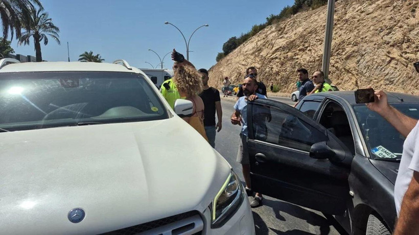 İbrahim Tatlıses'in kızı Dilan Çıtak ortalığı birbirine kattı! Aracını polisin üzerine sürdü! - Resim : 6