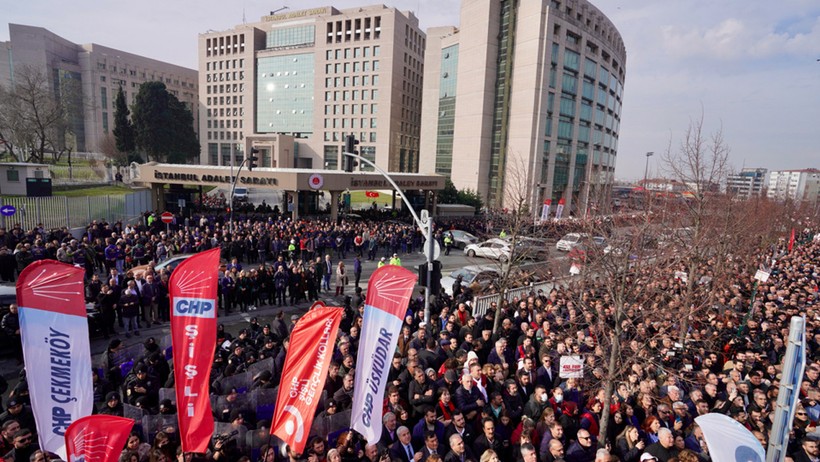 Ekrem İmamoğlu Çağlayan Adliyesi önünden yürüyüşü başlattı - Resim : 5