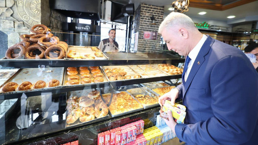 Bakan Bolat, boykot çağrılarına tepki gösterip, alışverişe çıktı: Tarihi bir gün olacak - Resim : 2